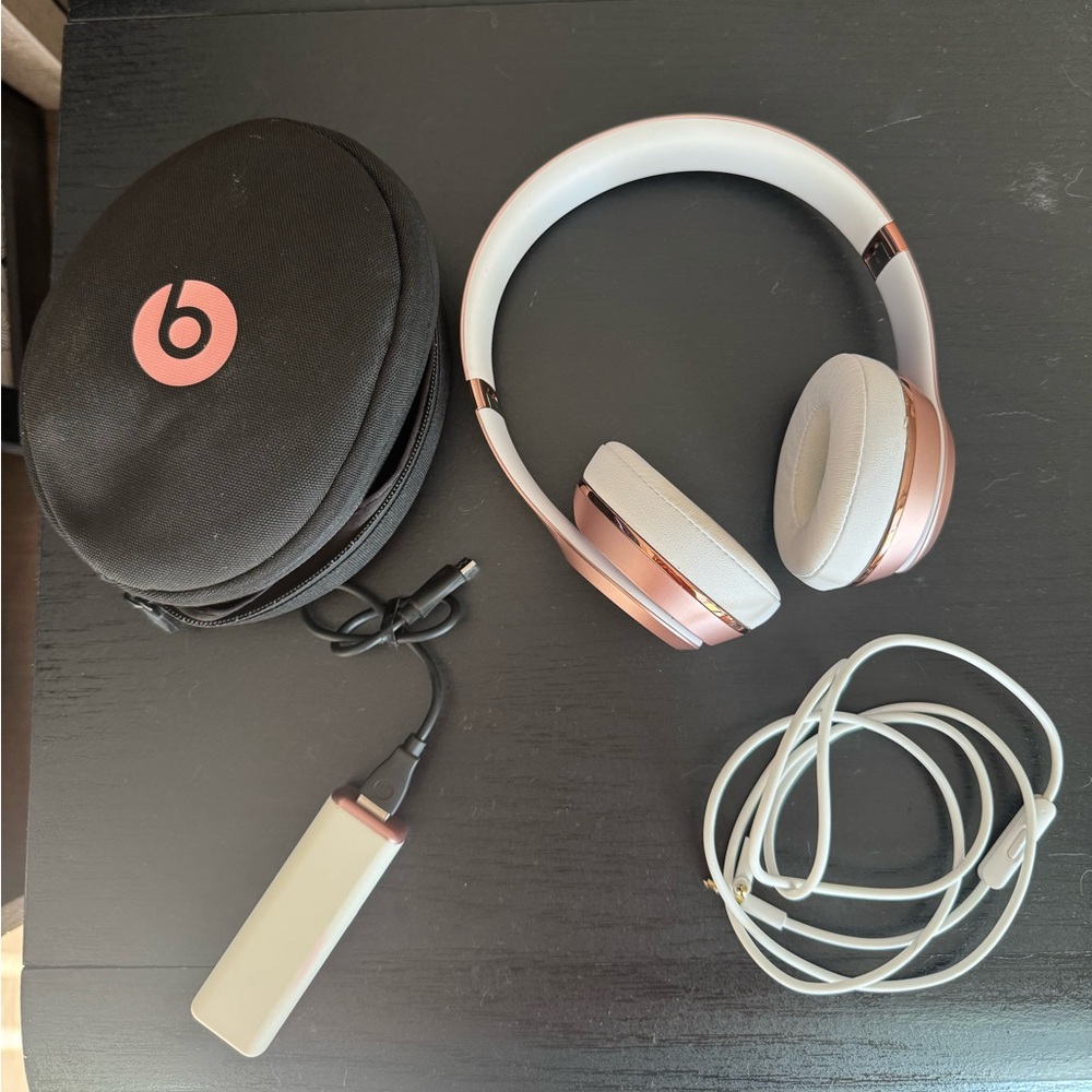 Beats Solo3 Rose Gold Wireless Headphones